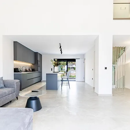 Diomedes Complex شقة نيا سكيوني
